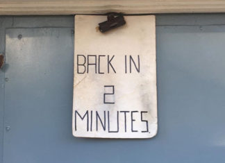 Back in 2 minutes sign