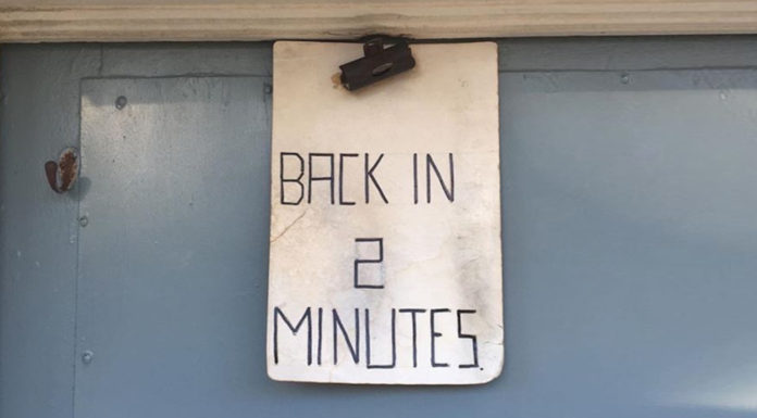 Back in 2 minutes sign